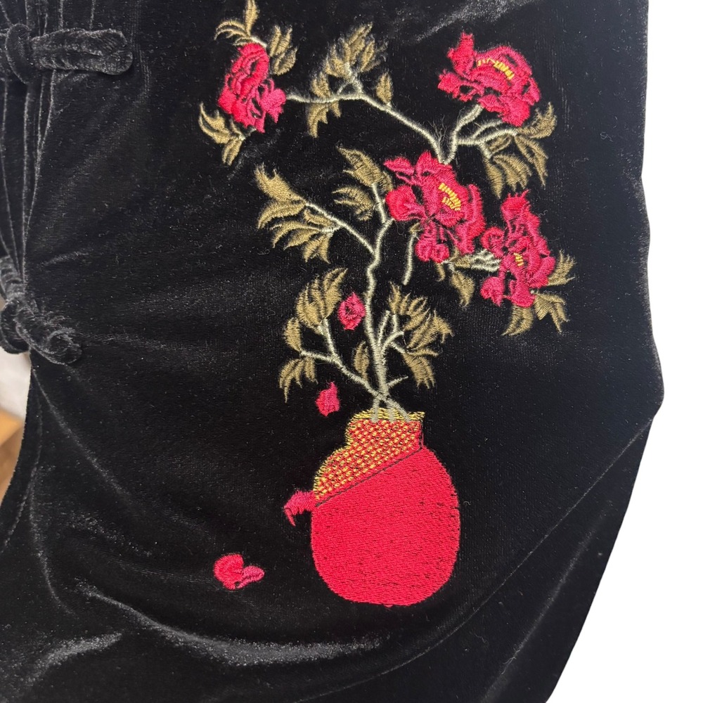 Newport News Black Velvet Mandarin Jacket Red Floral Embroidery Frog Closure 12 - Picture 5 of 13